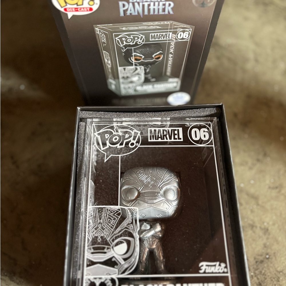 Funko Marvel Silver Black Panther Figure. Limited edition Chase